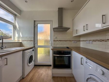 3 bedroom semi-detached house to rent - Photo 5