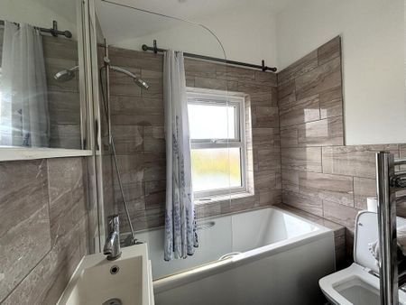 2 Bed Maisonette, Dartnell Road, CR0 - Photo 2