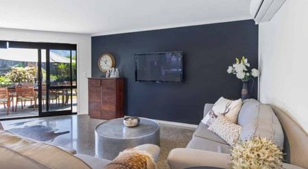 JUST STUNNING - Photo 4