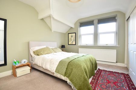 3 bedroom flat to rent - Photo 4