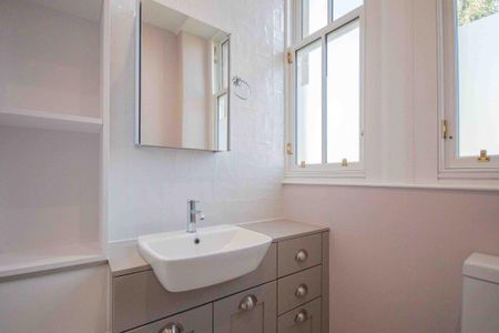 3 bedroom flat to rent - Photo 5