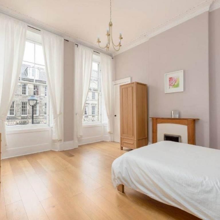 3 bedroom flat to rent - Photo 1