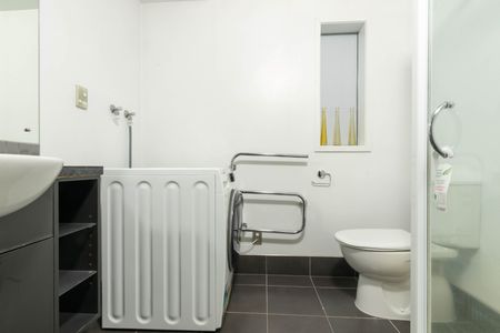 One Bedroom Apartment With Stunning View - Photo 3