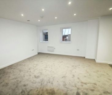 Flat to rent on - Photo 2