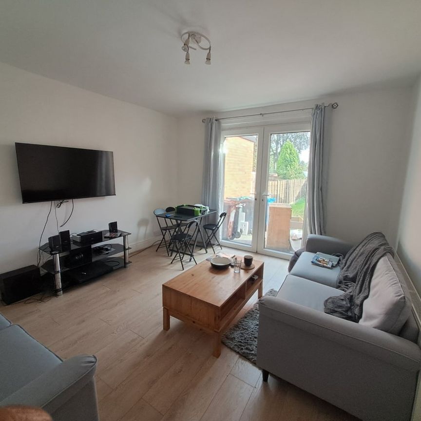 4 Bed Semi-Detached House, Finchley Road, M14 - Photo 1