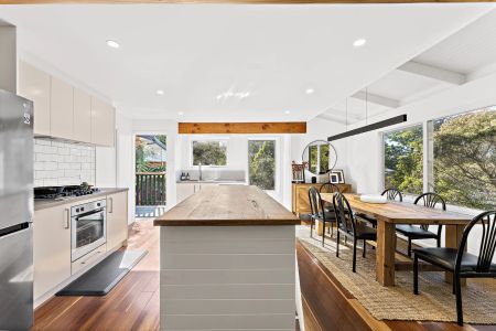 Tranquil Tree-Top Living in Mount Keira - Photo 4