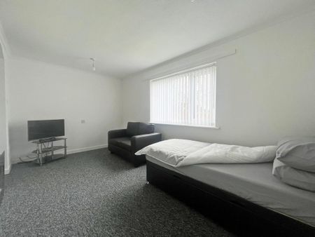 Studio to rent - Photo 2