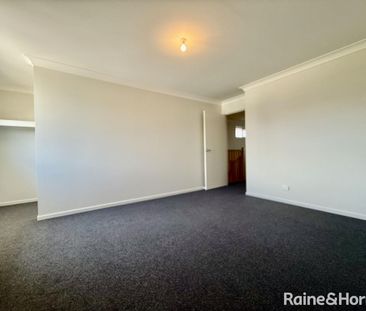 Upgraded brand new 5 Bedroom house for rent - Photo 6