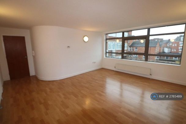2 bedroom flat to rent - Photo 1