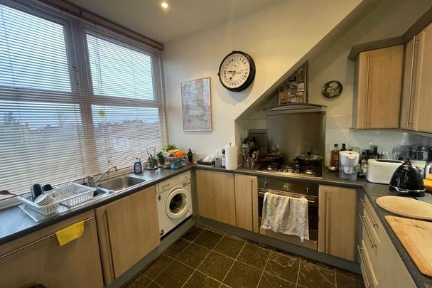 Woodside Grove, LONDON - Photo 1