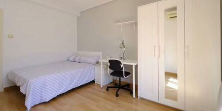 Calle de la Laguna, Madrid, Community of Madrid 28025 - Photo 4