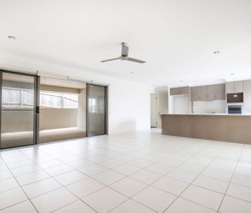 Modern & Spacious Family Home! - Photo 1