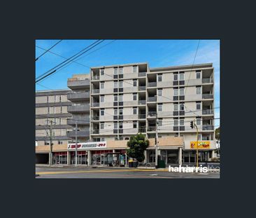 Modern One Bedroom Apartment - Photo 3