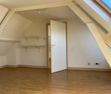 Gemeubileerde leuk en licht 2-kamer appartement op zeer goede locat... - Photo 1