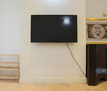 6 bedroom semi-detached house to rent - Photo 1