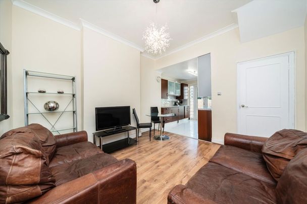 The Vale, W3 7RR, London - Photo 1