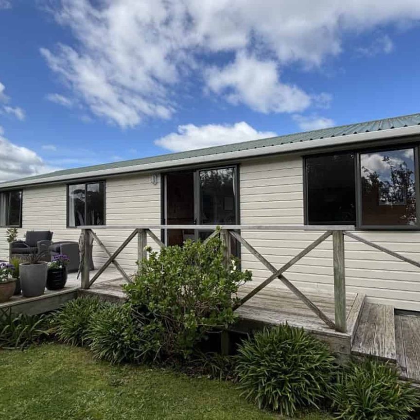 Secure and sunny Lockwood home - Photo 1