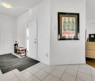 For Lease - 241 Longboat Run, Brantford, Ontario - Photo 3