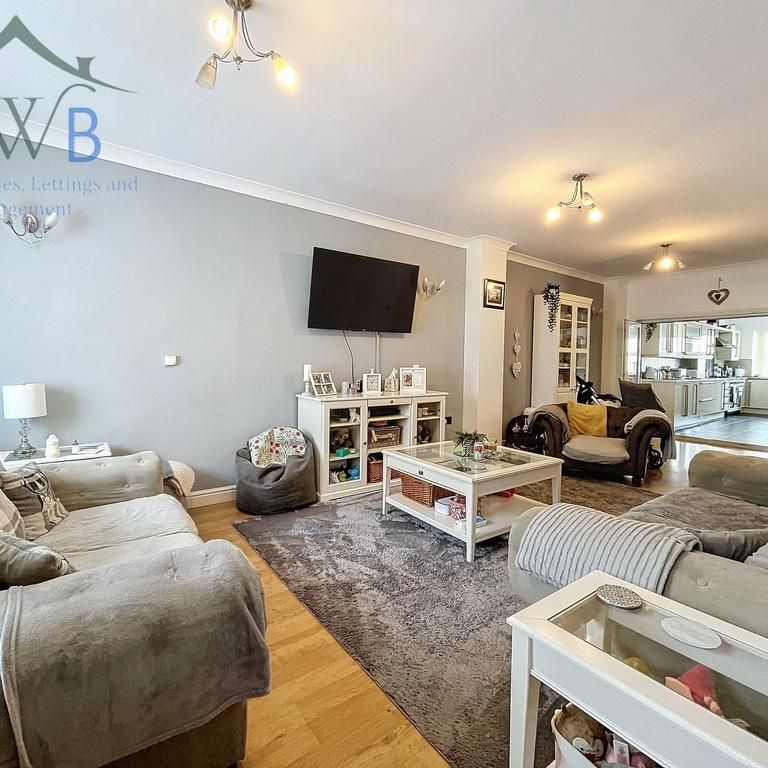 5 bedroom semi-detached house to rent - Photo 1