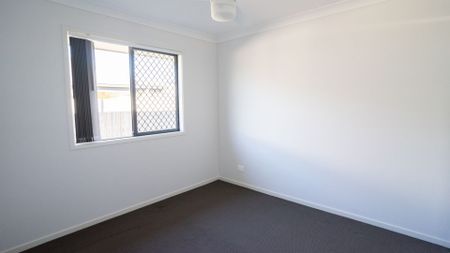 Spacious Family Home With Massive Backyard - Photo 5