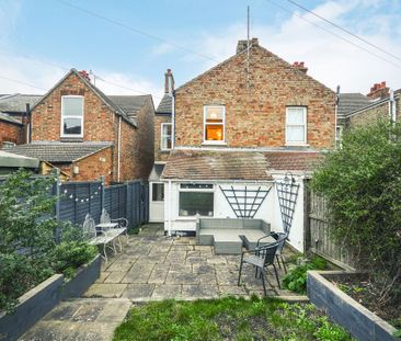 3 bedroom end of terrace house to rent - Photo 4