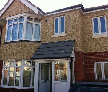 3 bedroom flat to rent - Photo 4