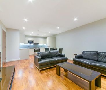 2 bedroom flat to rent - Photo 2