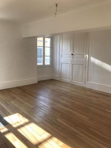 Location Appartement 2 pièces 52m² VILLENEUVE SUR YONNE 89500 - Photo 4