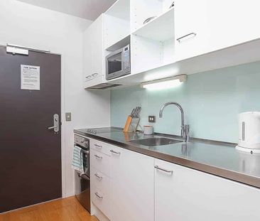 Studio in Harbour Oaks in Gore St - Photo 1