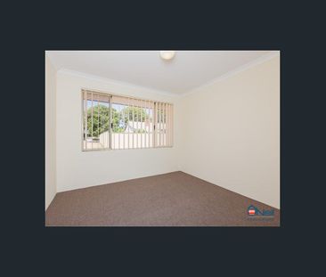 ARMADALE - 3x1 - MODERN 3 BED VILLA - Photo 5