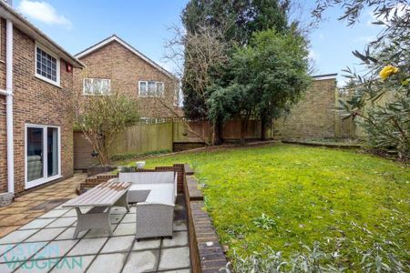 4 bedroom detached house to rent - Photo 2
