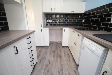 3 bedroom terraced house to rent - Photo 5