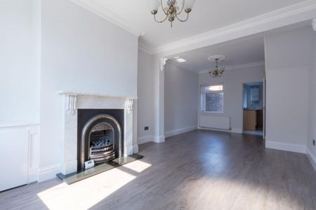 2 bedroom end of terrace house to rent - Photo 4