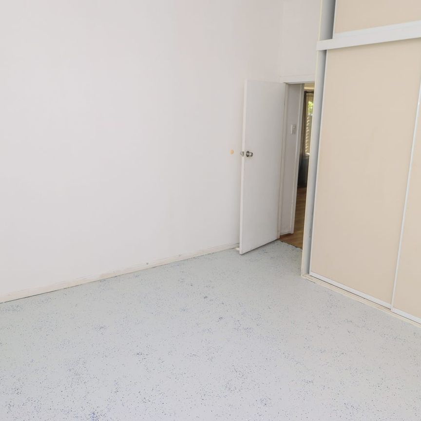 4 BEDROOM IN CENTRAL LOCATION - Photo 1