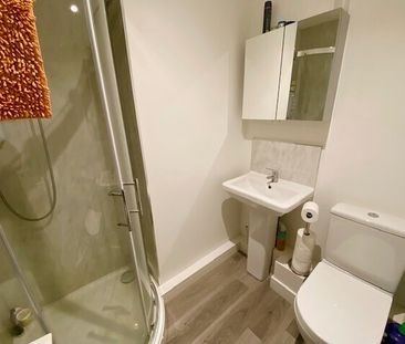 High Street, New Bradwell, MILTON KEYNES - Photo 4