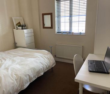 4 bedroom terraced house to rent - Photo 2