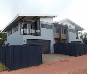 Spacious Bayview Townhouse - Photo 6