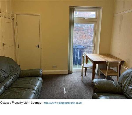 3 bedroom flat to rent - Photo 2