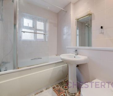 3 bedroom house in London - Photo 1