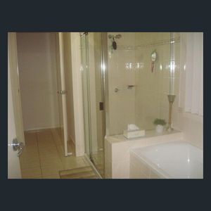 $600 per week / $2,400 Bond - Photo 3