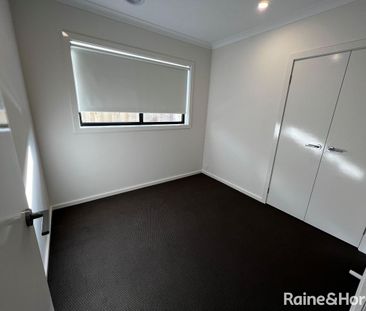 Quality Built Family 4 Br Home in Thornhill Park! - Photo 3