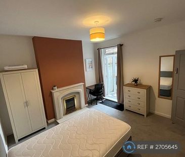 1 bedroom in a house share to rent - Photo 2