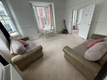 4 bedroom flat to rent - Photo 2