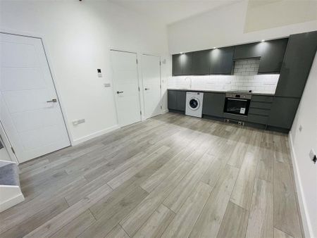 Studio to rent - Photo 2