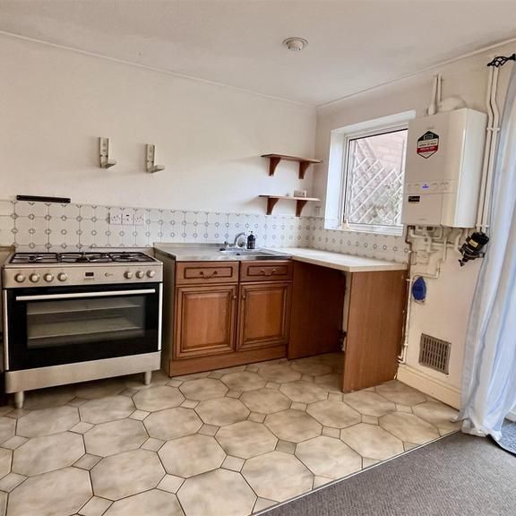 2 bedroom terraced house to rent - Photo 1