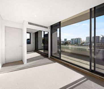 Spacious Two Bedroom Apt I Sunny Aspect I Pool & Gym - Photo 1