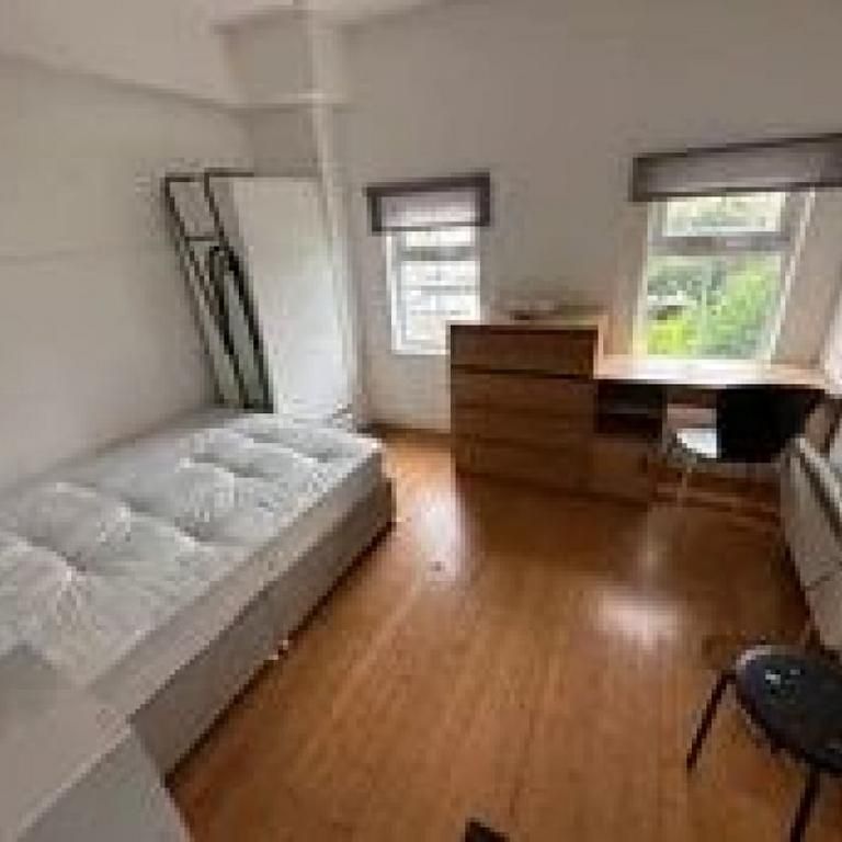 2 bedroom flat share to rent - Photo 1