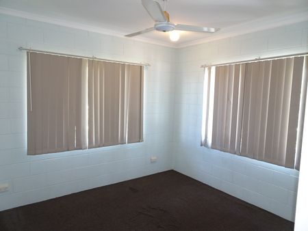 Convenient Living in the Heart of Manunda - Photo 4