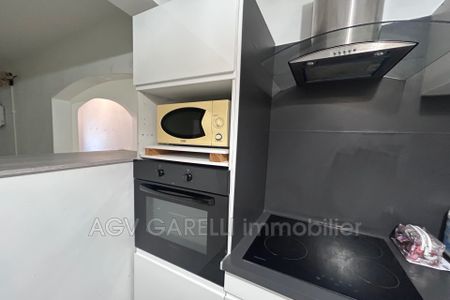 Location Maison 3 pièces 85m² HYERES 83400 - Photo 3