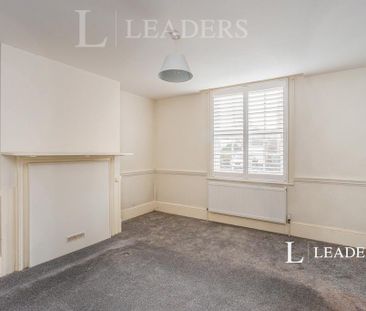 3 bedroom flat to rent - Photo 3